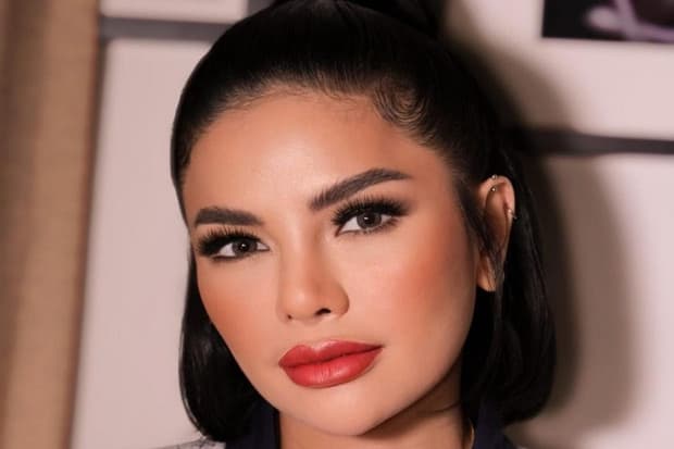 Nikita Mirzani Tiba-Tiba Curhat Rindu Mendiang sang Ibunda, Gegara Lolly? Nikita Mirzani Tiba-Tiba Curhat Rindu Mendiang sang Ibunda, Gegara Lolly?