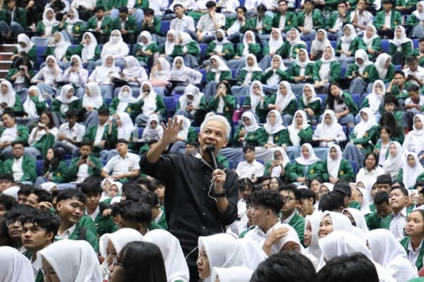 Ganjar Ajak Anak Muda Siap Hadapi Tantangan Masa Depan Ganjar Ajak Anak Muda Siap Hadapi Tantangan Masa Depan