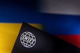 Bankir Top Rusia: Saatnya `Membunuh` SWIFT dalam Transaksi Kita