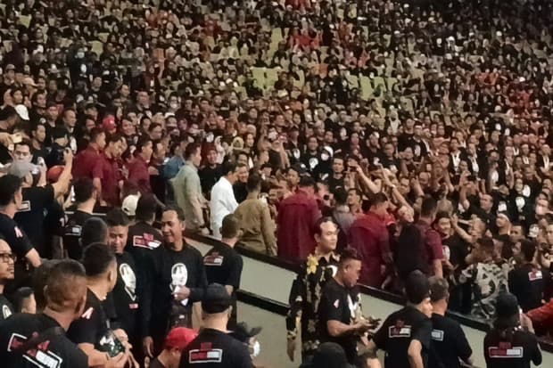 Jokowi ke Relawan: Indonesia Tak Boleh Punya Pemimpin yang Ciut Nyalinya Jokowi ke Relawan: Indonesia Tak Boleh Punya Pemimpin yang Ciut Nyalinya