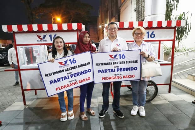 HT: Banyak yang Sudah Kita Berikan Bantuan Gerobak, Pendapatan Mereka Meningkat Pesat HT: Banyak yang Sudah Kita Berikan Bantuan Gerobak, Pendapatan Mereka Meningkat Pesat