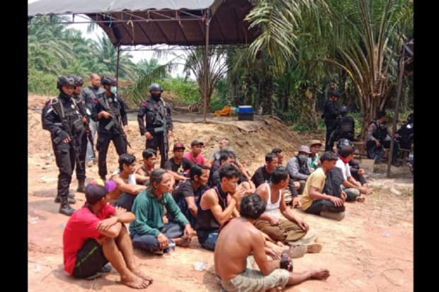 Demo Rusuh di Seruyan Kalteng, 1 Warga Tewas dan 1 Kritis Tertembak Demo Rusuh di Seruyan Kalteng, 1 Warga Tewas dan 1 Kritis Tertembak