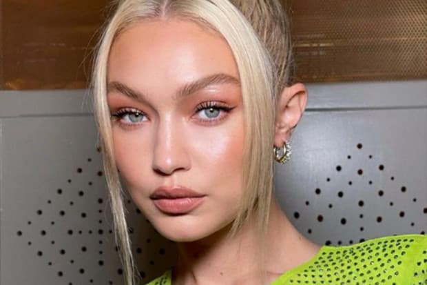 Gigi Hadid dan Bradley Cooper Kepergok Bersama di Momen Makan Malam, Kencan? Gigi Hadid dan Bradley Cooper Kepergok Bersama di Momen Makan Malam, Kencan?