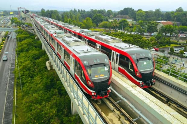 5 Profil Singkat Jajaran Direksi PT INKA 5 Profil Singkat Jajaran Direksi PT INKA