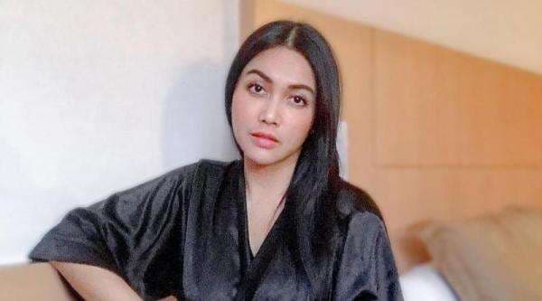 Kisah Pilu Denada Jual Aset dan Barang Berharga Demi Pengobatan sang Anak Kisah Pilu Denada Jual Aset dan Barang Berharga Demi Pengobatan sang Anak