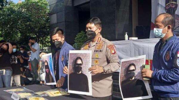 Cassandra Angelie `Open BO` Tak Sendirian, Ada Nama-nama Artis Lain di List Tiga Muncikari Cassandra Angelie `Open BO` Tak Sendirian, Ada Nama-nama Artis Lain di List Tiga Muncikari