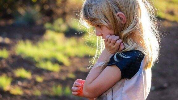 Ini yang Harus Orang Tua Lakukan Bila Anak Jatuh, Jangan Dibentak! Ini yang Harus Orang Tua Lakukan Bila Anak Jatuh, Jangan Dibentak!