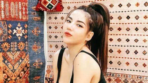 5 Model Rambut Zeza Akira yang Bikin Gaya Seksinya Makin Menggoda 5 Model Rambut Zeza Akira yang Bikin Gaya Seksinya Makin Menggoda