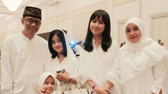 Foto Tanpa Hijab Puput Soedrajat Mulai Beredar Jadi Alasan Dirinya Diam? Foto Tanpa Hijab Puput Soedrajat Mulai Beredar Jadi Alasan Dirinya Diam?