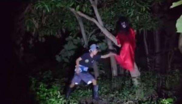Viral Pemuda Tarik Jubah Kuntilanak Merah, Kamera Langsung Ngeblur Viral Pemuda Tarik Jubah Kuntilanak Merah, Kamera Langsung Ngeblur