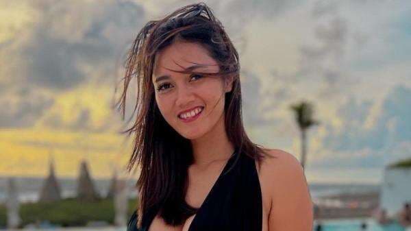 Gaya Jess Amalia Pakai Tanktop Seksi Bikin Jomblo Merapat, Bodinya Makin Langsing! Gaya Jess Amalia Pakai Tanktop Seksi Bikin Jomblo Merapat, Bodinya Makin Langsing!