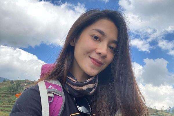 6 Artis Cantik Hobi Mendaki Gunung, Nomor 5 Pernah Menembus Badai di Kilimanjaro 6 Artis Cantik Hobi Mendaki Gunung, Nomor 5 Pernah Menembus Badai di Kilimanjaro