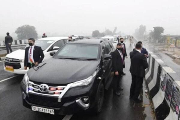Jalan Diblokir Petani, PM Modi Terjebak di Jalan Layang