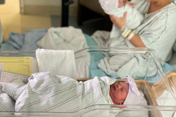 Bayi Kembar di California Lahir Beda Tahun