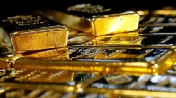 Harga Emas Berjangka Turun Tipis di Tengah Kuatnya Imbal Hasil Obligasi AS