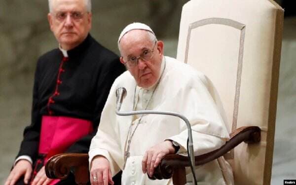 Paus Kritik Pasangan yang Pilih Piara Hewan Ketimbang Miliki Anak, Disebut Egois