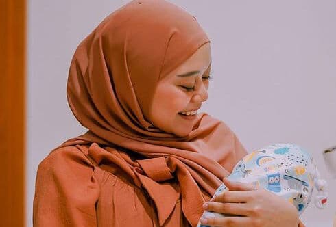 Rizky Billar dan Lesti Kejora Ungkap Wajah dan Nama Anak Pertamanya