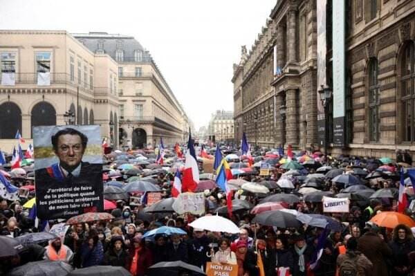 100.000 Orang Turun ke Jalan di Prancis, Pendemo: Kami Akan Bikin Kau Kesal Macron!