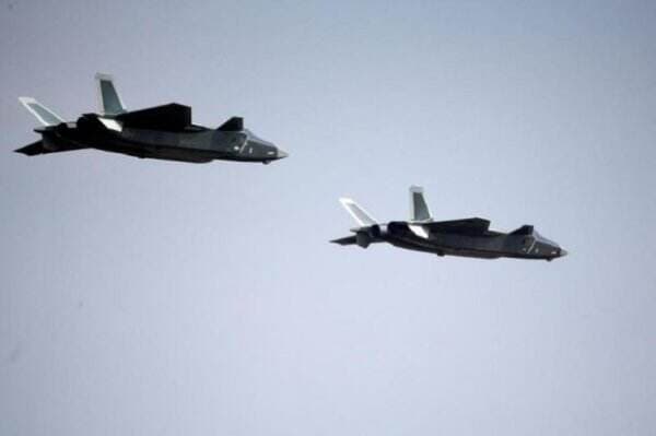 Pamer Siap Perang, Jet Tempur Siluman J-20 China Duel dengan J-11 dan J-16