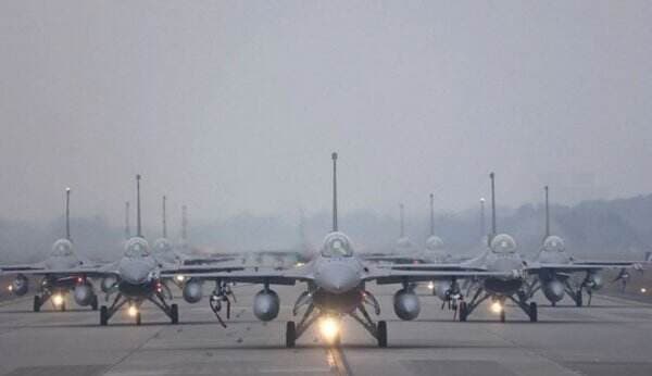 Taiwan Kandangkan Jet Tempur F-16 Pascainsiden Pesawat Jatuh ke Laut