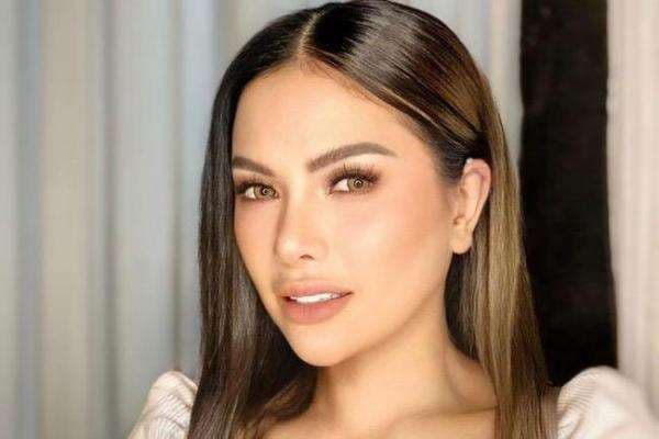 Nikita Mirzani Unggah Foto Nyaris Bugil, Begini Reaksi Netizen yang Salah Fokus Nikita Mirzani Unggah Foto Nyaris Bugil, Begini Reaksi Netizen yang Salah Fokus