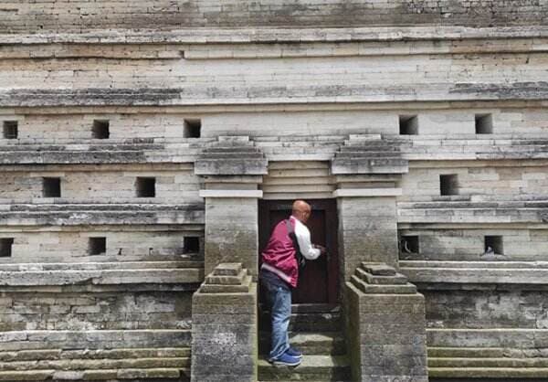 Berwisata Religi ke Makam Islam Tertua Se-Asia Tenggara di Gresik