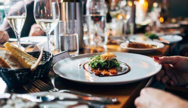 Hadeh... Viral Video Diduga Oknum Anggota Pemuda Pancasila Makan di Hajatan Padahal Nggak Diundang Hadeh... Viral Video Diduga Oknum Anggota Pemuda Pancasila Makan di Hajatan Padahal Nggak Diundang