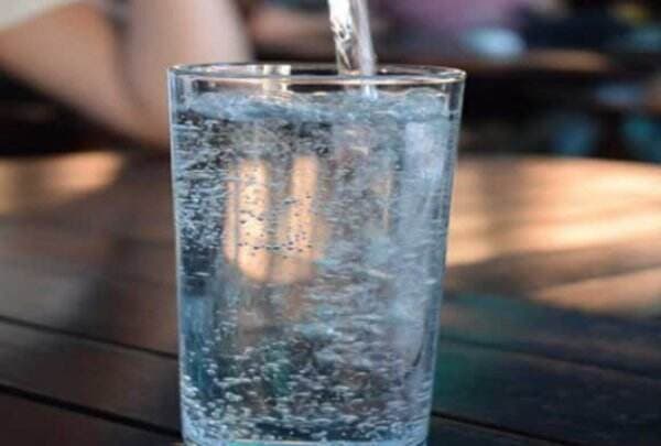 5 Manfaat Minum Air Hangat Setiap Pagi