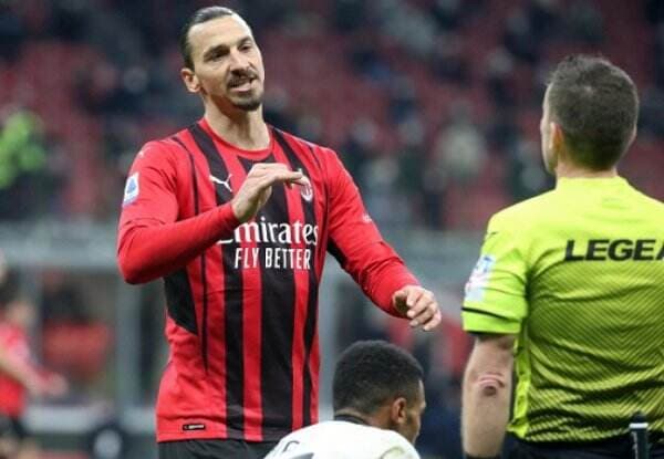 Ibrahimovic menghibur Wasit Milan vs Spezia Yang Meneteskan Air Mata di Ruang Ganti