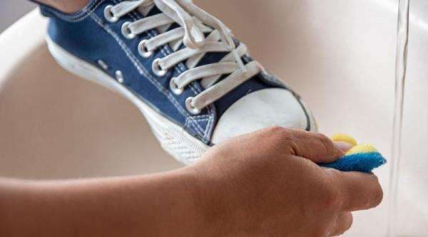 Tips Bikin Sepatu Lama Tampak Baru Lagi, Kuncinya Ada di Sabun Cuci! Tips Bikin Sepatu Lama Tampak Baru Lagi, Kuncinya Ada di Sabun Cuci!