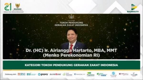 Konsisten Implementasi Keuangan Inklusif Lewat Pemberdayaan Zakat, Airlangga Diganjar BAZNAS Award 2022