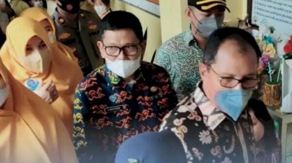 Pantau Vaksinasi Anak, Kadisdik Makassar Minta Orang Tua Dampingi Anaknya Saat Vaksin