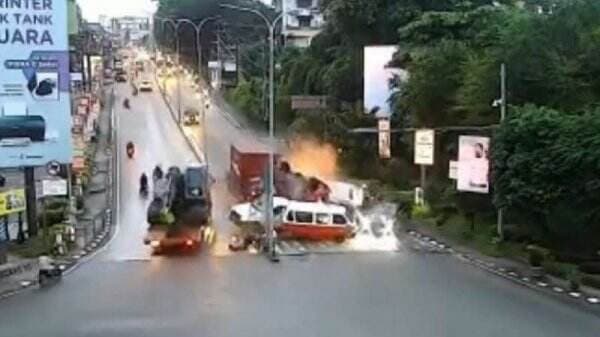 Ngeri! Trailer Blong Tabrak Enam Mobil dan 14 Sepeda Motor, Lima Tewas, 13 Orang Terluka