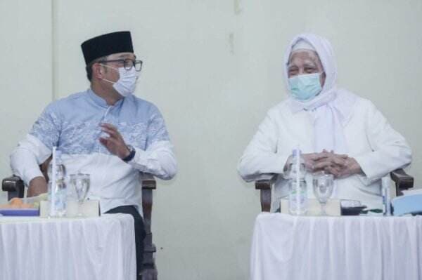 Pengasuh Ponpes Lirboyo Nilai Ridwan Kamil Cocok Jadi Presiden, di Surabaya Bertemu dengan Khofifah