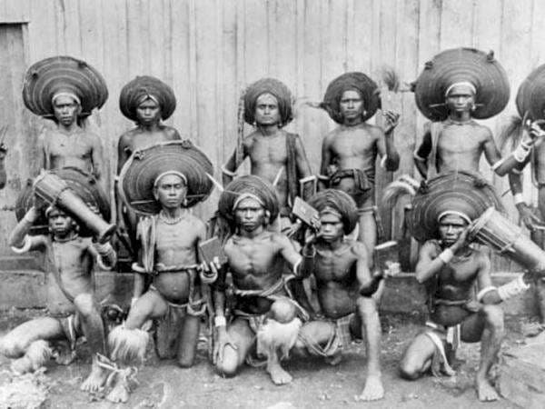 Misterius, 4 Suku di Indonesia Ini Terkenal Gaib dan Menyeramkan yang Tinggal di Pedalaman Misterius, 4 Suku di Indonesia Ini Terkenal Gaib dan Menyeramkan yang Tinggal di Pedalaman