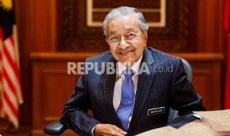 Mahathir Masuk CCU Institut Jantung Negara
