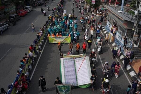 Foto Arak-arakan Kauman Kampung Quran di Kota Semarang