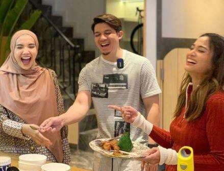 5 Fakta di Balik Pertemuan Acha Septriasa dan Irwansyah, Zaskia Sungkar Sempat Digosipkan Jadi Orang Ketiga 5 Fakta di Balik Pertemuan Acha Septriasa dan Irwansyah, Zaskia Sungkar Sempat Digosipkan Jadi Orang Ketiga