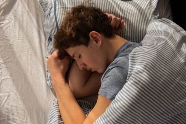 8 Posisi Tidur yang Baik Lengkap dengan Kelebihan dan Kekurangannya