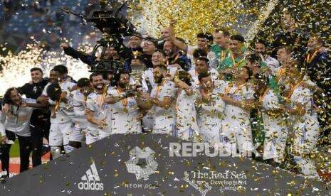 Gelandang Bertahan Terbaik Dunia Disebut-Sebut Hidup di Madrid, Siapa Dia? Gelandang Bertahan Terbaik Dunia Disebut-Sebut Hidup di Madrid, Siapa Dia?