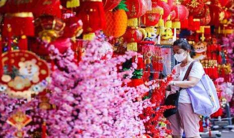 In Picture: Penjualan Pernak Pernik Perayaan Tahun Baru Imlek
