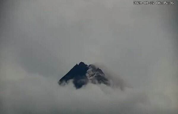 Gunung Merapi Mengalami 111 Kali Gempa Guguran