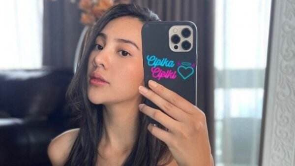 Seksinya Anya Geraldine Selfie Pakai Bra Tanpa Tali, Netizen: Duh Bikin Mleyot!