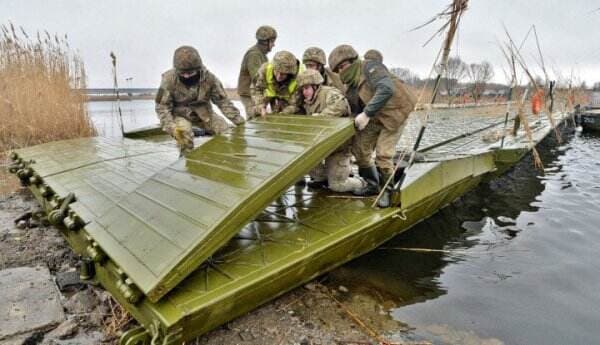 Keputusan Bulat, Ada 100.000 Tentara Rusia Bersiaga di Pangkalan Perbatasan Ukraina