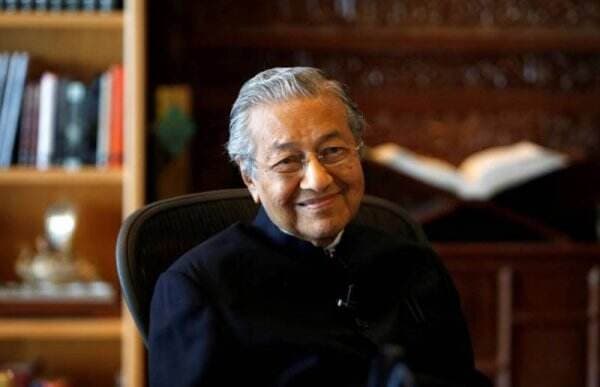 Kondisi Membaik, Mahathir Mohamad Dipindahkan dari Unit Perawatan Koroner