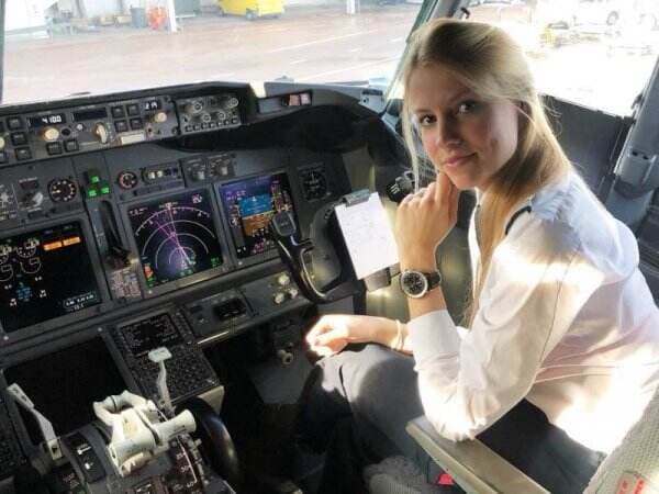 Mengenal Kim De Klop, Pilot Cantik yang Sering Dikira Pramugari oleh Penumpang