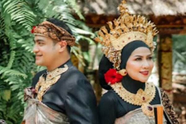 Potret Venna Melinda dan Ferry Irawan Prewedding, Cantik dan Gagah Pakai Baju Adat Bali Klasik