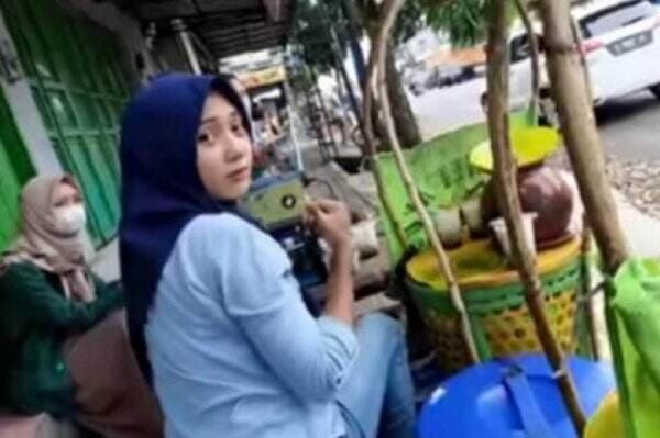 Viral Mbak Penjual Es Cendol Dawet Berparas Cantik, Jualan di Tepi Jalan Raya Cilongok Banyumas