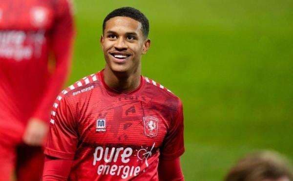 Wow, Bek Keturunan Indonesia Jayden Oosterwolde Bakal Setim Bareng Superman Italia Wow, Bek Keturunan Indonesia Jayden Oosterwolde Bakal Setim Bareng Superman Italia