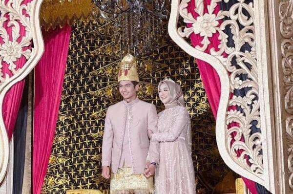 Perut Ria Ricis saat Acara Ngunduh Mantu di Aceh Jadi Sorotan, Lagi Hamil? Perut Ria Ricis saat Acara Ngunduh Mantu di Aceh Jadi Sorotan, Lagi Hamil?